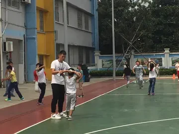 如何通过参加杯赛提升篮球训练效果_1